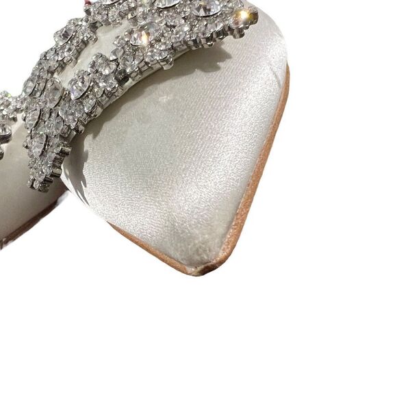 Badgley Mischka 6.5 White Satin Saga Crystal Flat Point Toe Slingbacks Silver - Picture 4 of 10